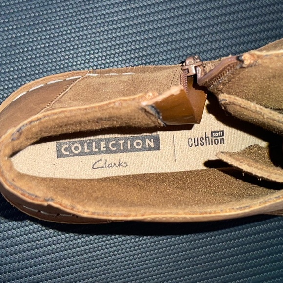 Size 9.5 Clarks leather and suede zip-up and lace-up boots - Picture 6 of 8